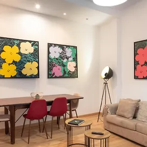 With Terrace By Lovelystay Apartamento