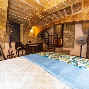 Traditional Townhouse , La Valletta Malta