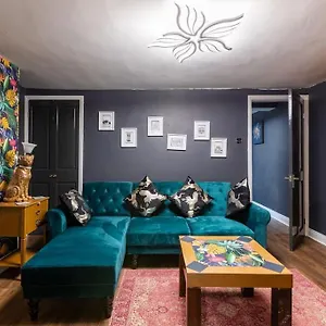 Basement Flat, Regency Square Apartment Brighton