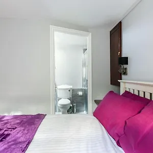 Basement Flat, Regency Square Apartment Brighton